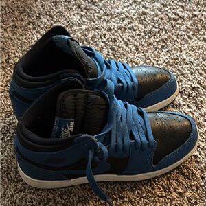 Nike Kids Black and Blue Sneakers